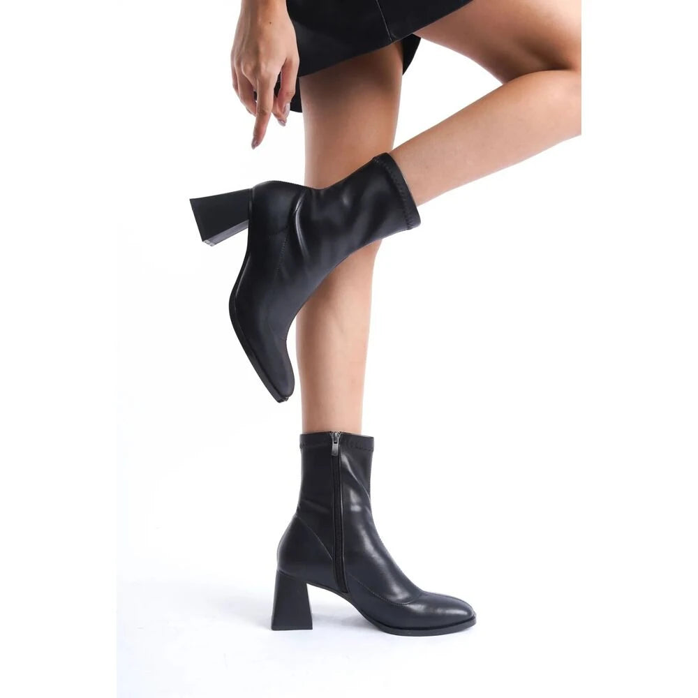 Siyah Streç Bilekli Orta Boy Topuklu Kadın Bot